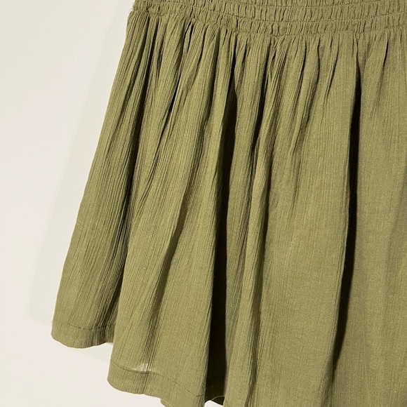 New York & Company Women’s Olive Green Skirt with Underlining. - Picture 4 of 9